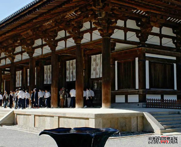 日本十大傳世國寶,三日月宗近是日本天下五劍中最美的劍