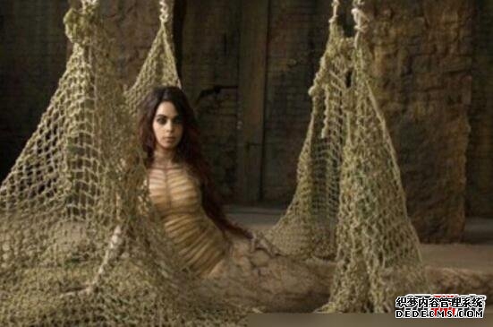 人頭蛇身怪物震驚全球