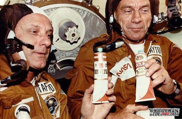 人類(lèi)能離開(kāi)太陽(yáng)系，飛出銀河系嗎？(光速需要3萬(wàn)年)