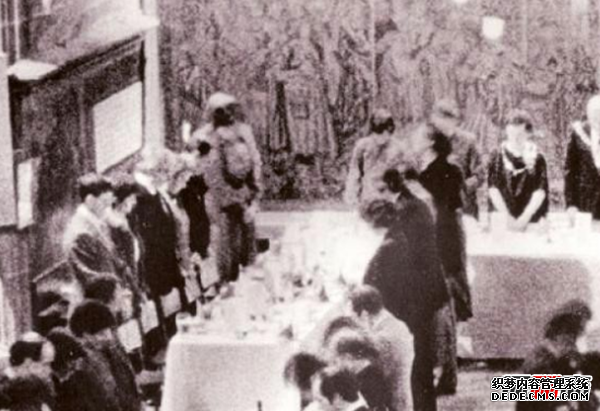 人死后的鬼魂照片?十張嚇死人30萬(wàn)的照片