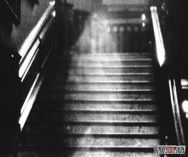 人死后的鬼魂照片?十張嚇死人30萬(wàn)的照片