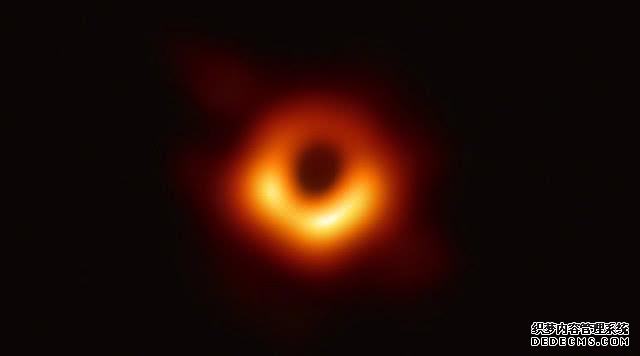 人類(lèi)史上首張黑洞照片，據地球5500萬(wàn)光年(拍攝耗時(shí)2年)
