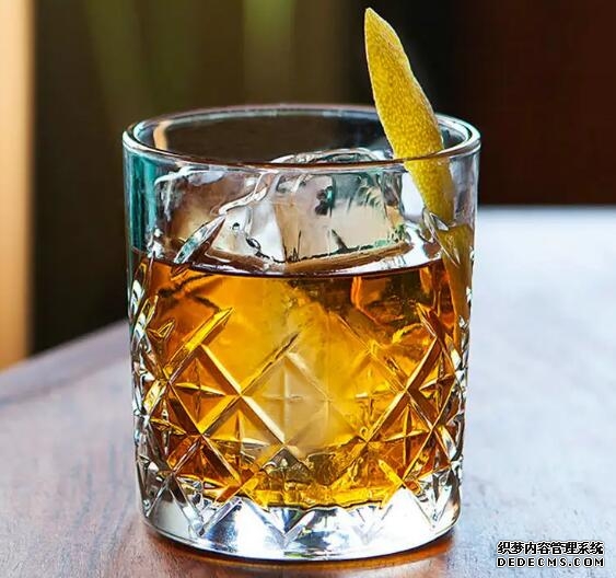 以威士忌為基酒的雞尾酒配方，最經(jīng)典的就是古典/曼哈頓/威士忌酸