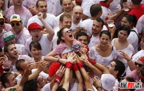 奇葩!盤(pán)點(diǎn)各地發(fā)生的摸乳事件,彰化摸乳巷廣為人知(最窄不到70公分)