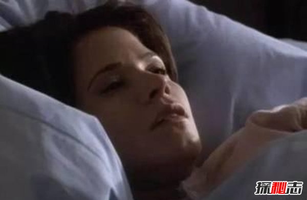 平行時(shí)空的真實(shí)案例,女子一覺(jué)醒來(lái)穿越到了另一個(gè)時(shí)空