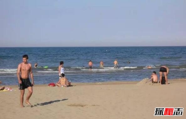 盤(pán)點(diǎn)世界十大天體浴場(chǎng)圖片，男女全裸盡情狂歡(組圖)