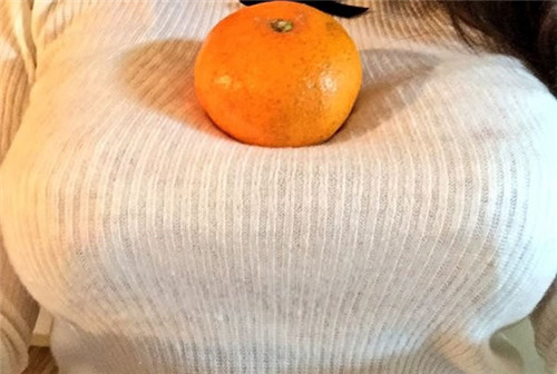 女人的胸真是越大越好嗎 巨乳妹告訴你胸大的10個(gè)煩惱