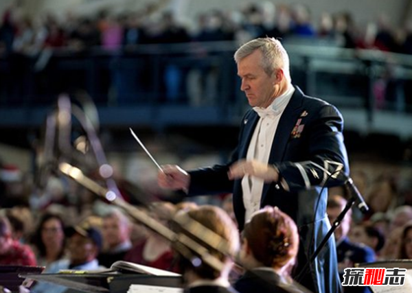 奇怪!夢(mèng)游的人都會(huì )做什么,盤(pán)點(diǎn)十大夢(mèng)游時(shí)會(huì )做的事