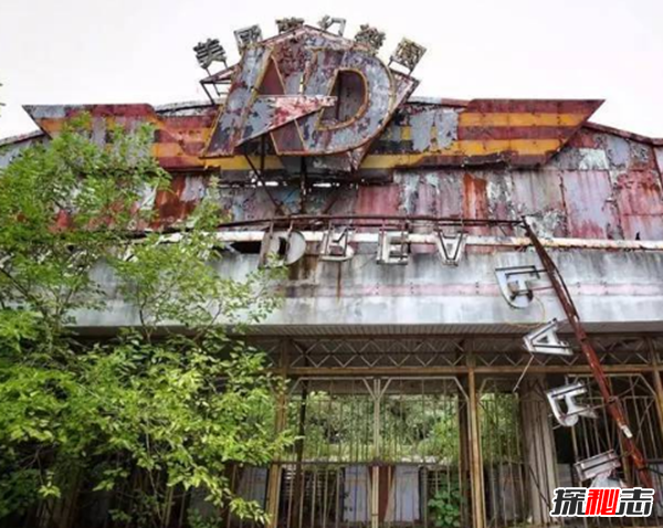 恐怖至極!美國十大真實(shí)靈異事件,荒廢16年人去樓空的夢(mèng)幻樂(lè )園