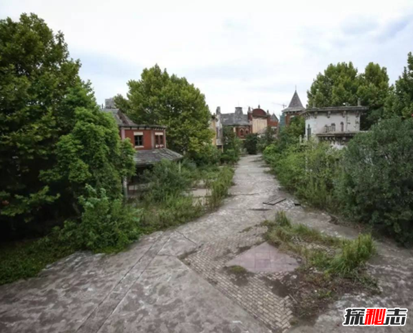 恐怖至極!美國十大真實(shí)靈異事件,荒廢16年人去樓空的夢(mèng)幻樂(lè )園