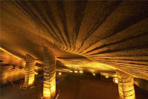 龍游石窟之謎：1992年龍游石窟發(fā)現大量超現代科技的設備