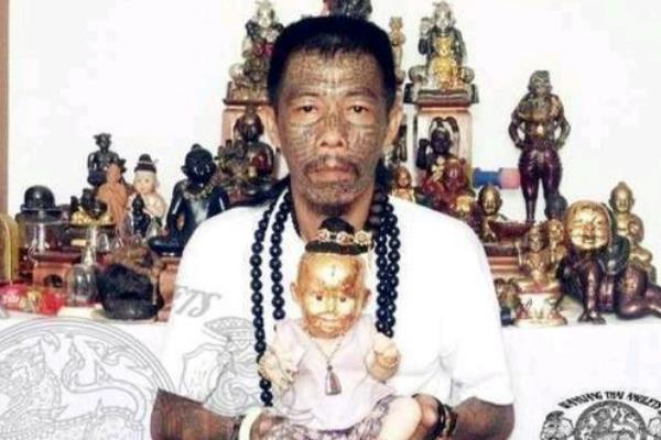 檳城鬼王真實(shí)事件:對男子下蠱后(男子猛喝水/吃生肉)