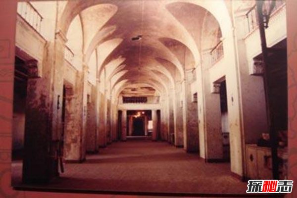 芭提雅十大鬧鬼酒店,鏡子里出現詭異人臉