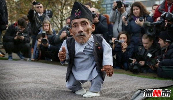 震撼世界的十大怪人 吃飛機/60年不洗澡的人你見(jiàn)過(guò)嗎?