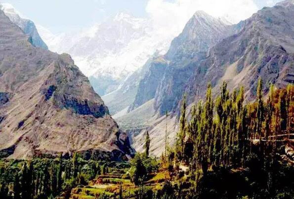 1979昆侖山發(fā)現了什么？7月飄雪,黃土變黑土