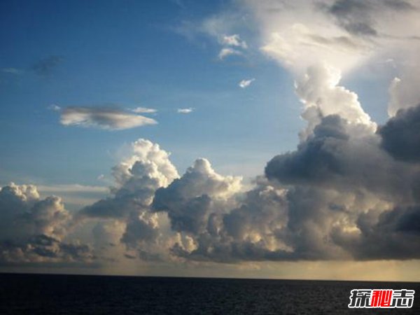 三個(gè)佛祖出現天空圖,佛祖顯靈普度眾生