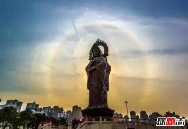 三個(gè)佛祖出現天空圖,佛祖顯靈普度眾生