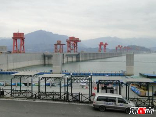 三峽風(fēng)水師被雷劈死,龍脈被切斷惹禍端