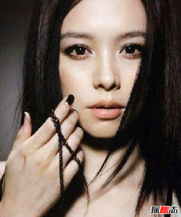 深扒!柏雪靈異事件,拍戲半夜刮墻壁自殘手指深扒!柏雪靈異事件,拍戲半夜刮墻壁自殘手指