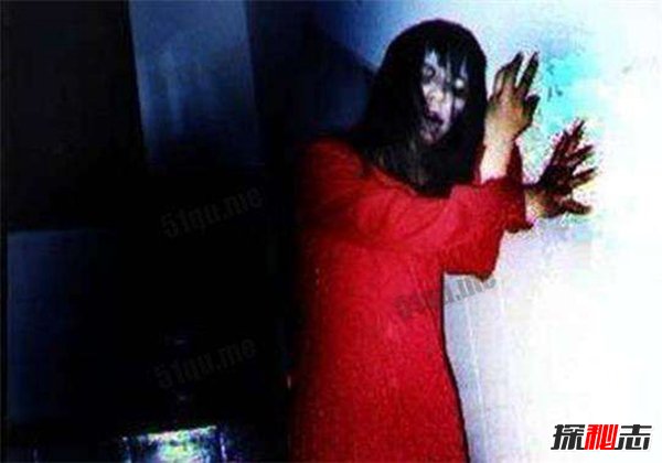 十大真實(shí)鬧鬼事件，廁所坑中突然出現手給你遞紙