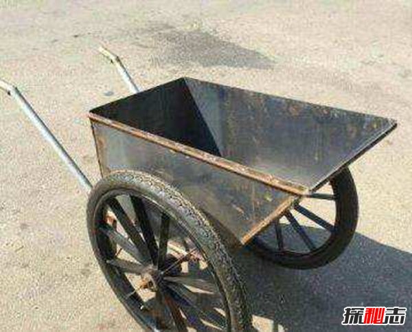 十大真實(shí)鬧鬼事件，廁所坑中突然出現手給你遞紙