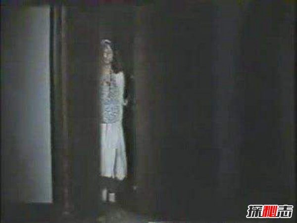 十大真實(shí)鬧鬼事件，廁所坑中突然出現手給你遞紙