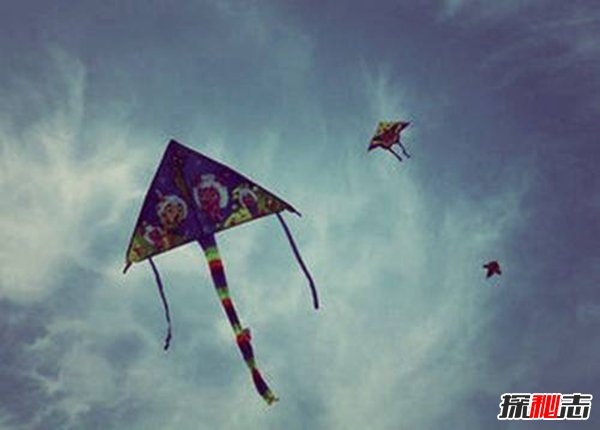 十大真實(shí)鬧鬼事件，廁所坑中突然出現手給你遞紙