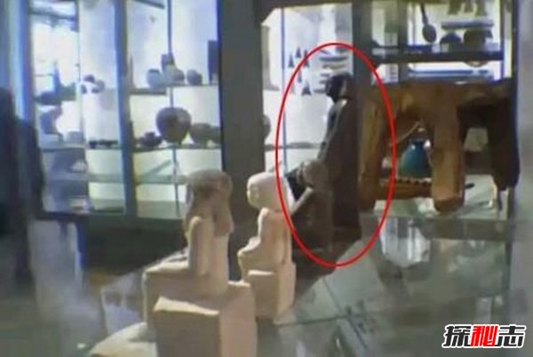 十大真實(shí)鬧鬼事件，廁所坑中突然出現手給你遞紙