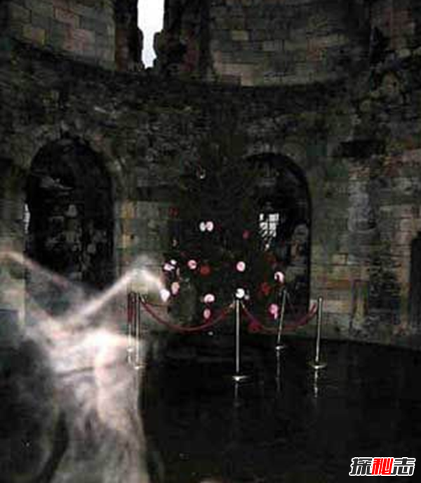 世界靈異事件真實(shí)案例,離身衣如同刀割黃豆般大小(持續至今)