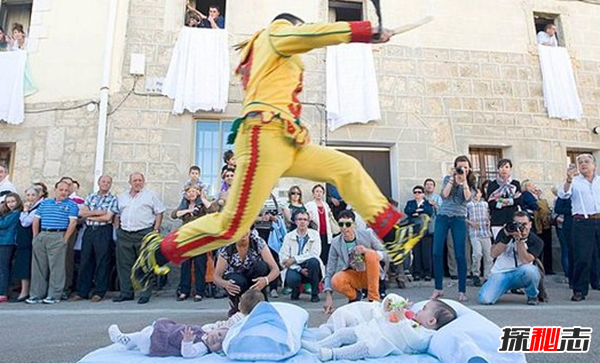 世界上十個(gè)奇怪有趣的節日 裸體節、UFO節榜上有名