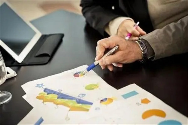 hr是什么職業(yè)：人力資源管理(屬于白領(lǐng))