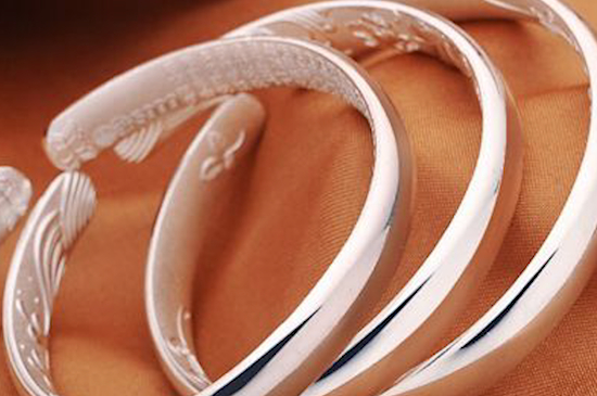 戴手鐲的正確方法