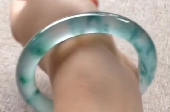 如何正確測量自己佩戴手鐲的尺寸